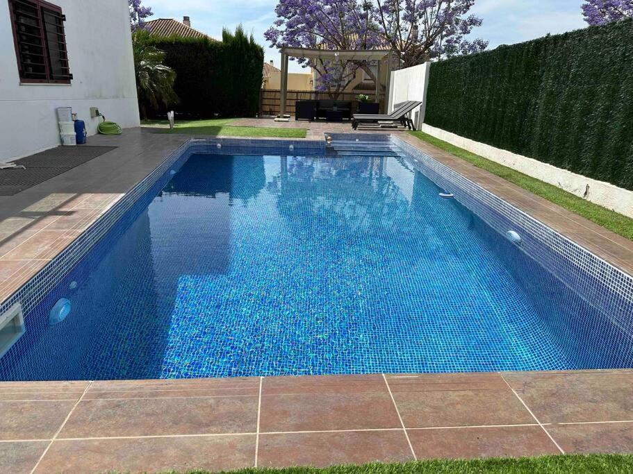 Modern 5-Bedroom Villa With Pool Montequinto 外观 照片