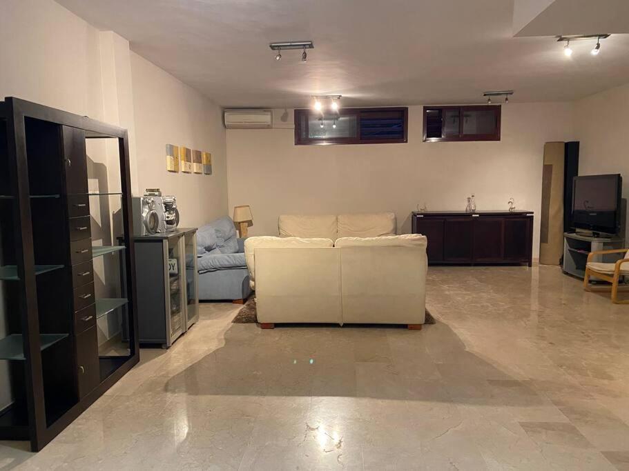 Modern 5-Bedroom Villa With Pool Montequinto 外观 照片