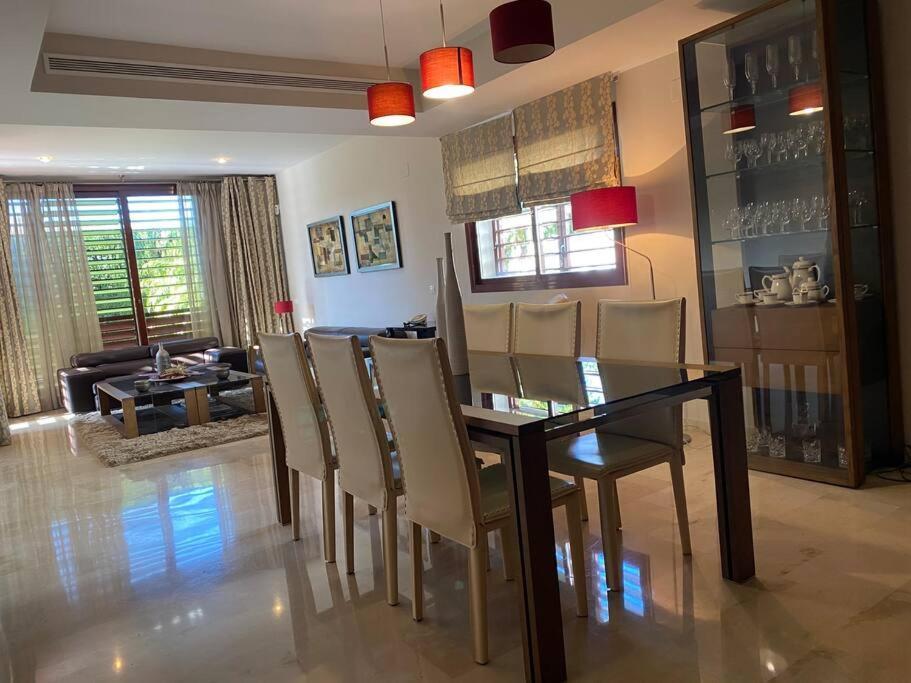 Modern 5-Bedroom Villa With Pool Montequinto 外观 照片