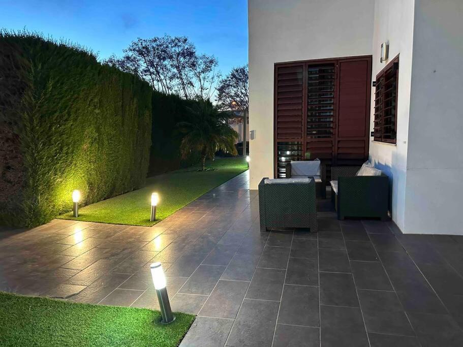 Modern 5-Bedroom Villa With Pool Montequinto 外观 照片
