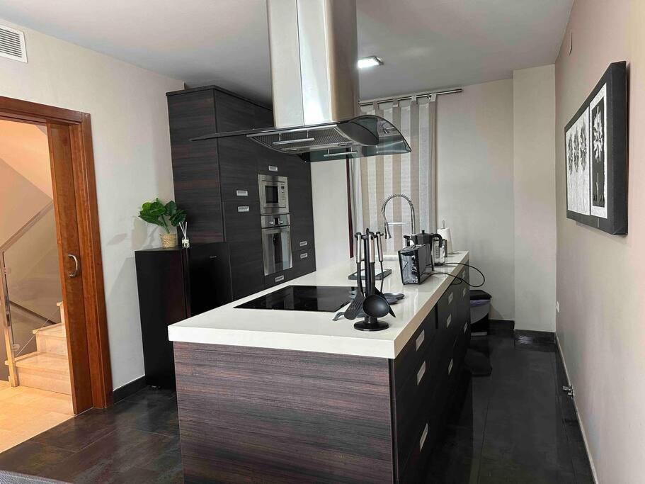 Modern 5-Bedroom Villa With Pool Montequinto 外观 照片