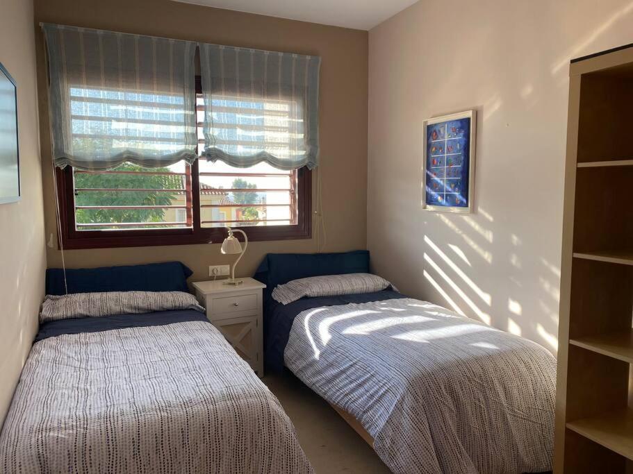 Modern 5-Bedroom Villa With Pool Montequinto 外观 照片
