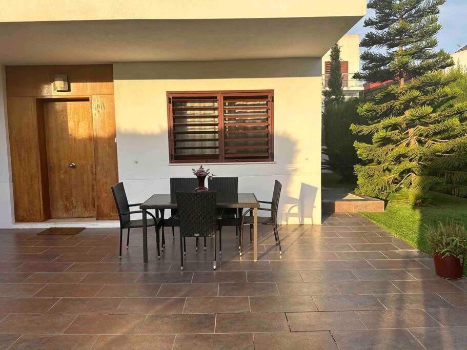 Modern 5-Bedroom Villa With Pool Montequinto 外观 照片